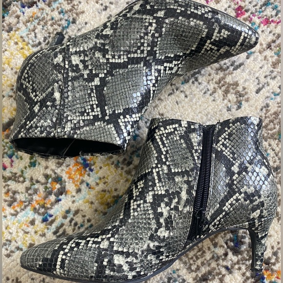 Ann Taylor Snake Python Skin bootie stiletto SZ 6.5 - Picture 4 of 9